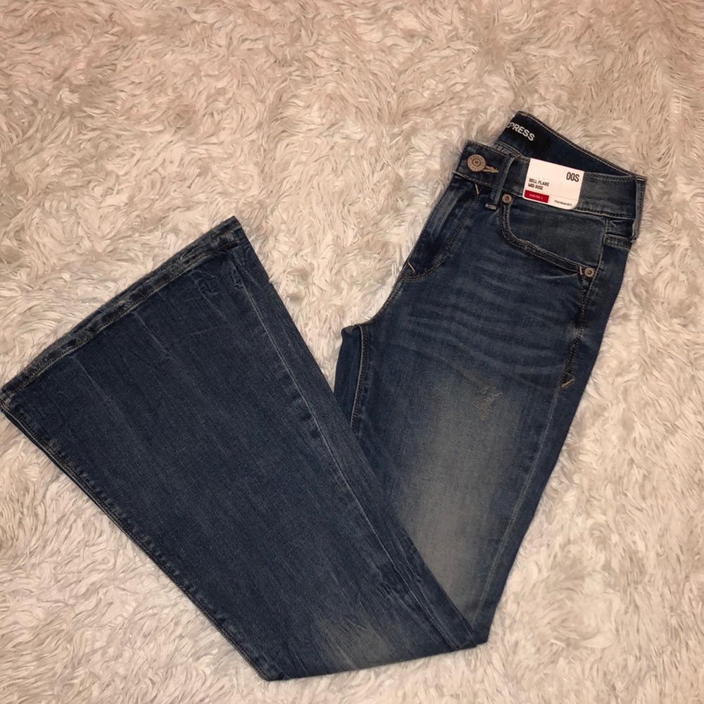 NWT: EXPRESS BELL FLARE MID RISE JEANS 00S